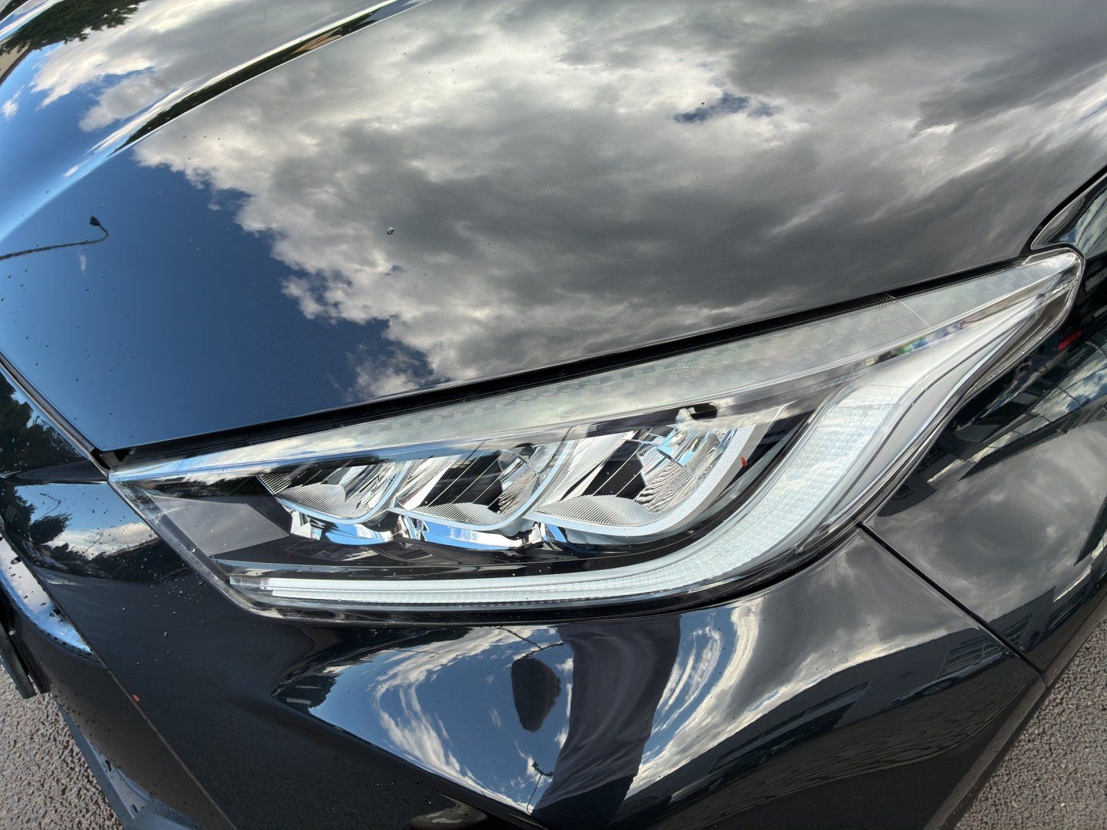 Fahrzeugabbildung Toyota Yaris 1.5 Dual-VVT-iE Hybrid Club Kamera,LED,LM