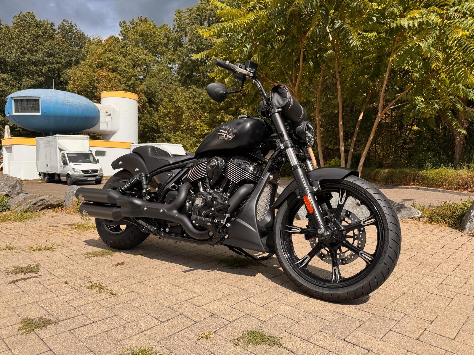 Indian Chief Dark Horse mit J&H Auspuff, WK Custom-Zub.
