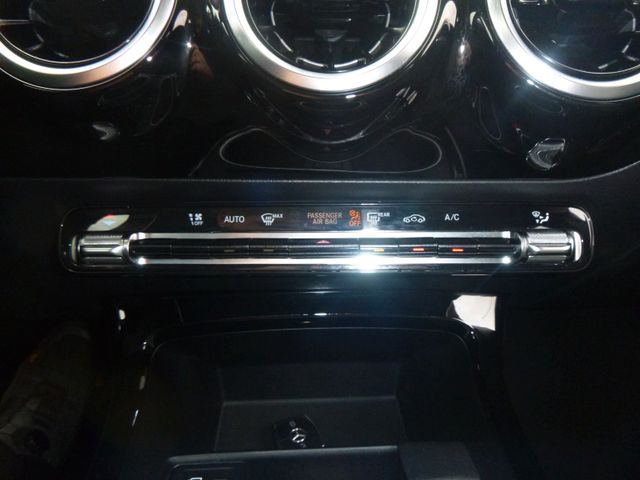 Fahrzeugabbildung Mercedes-Benz CLA 200 d Shooting Brake >AUT/NAVI/SHZ/PDC<