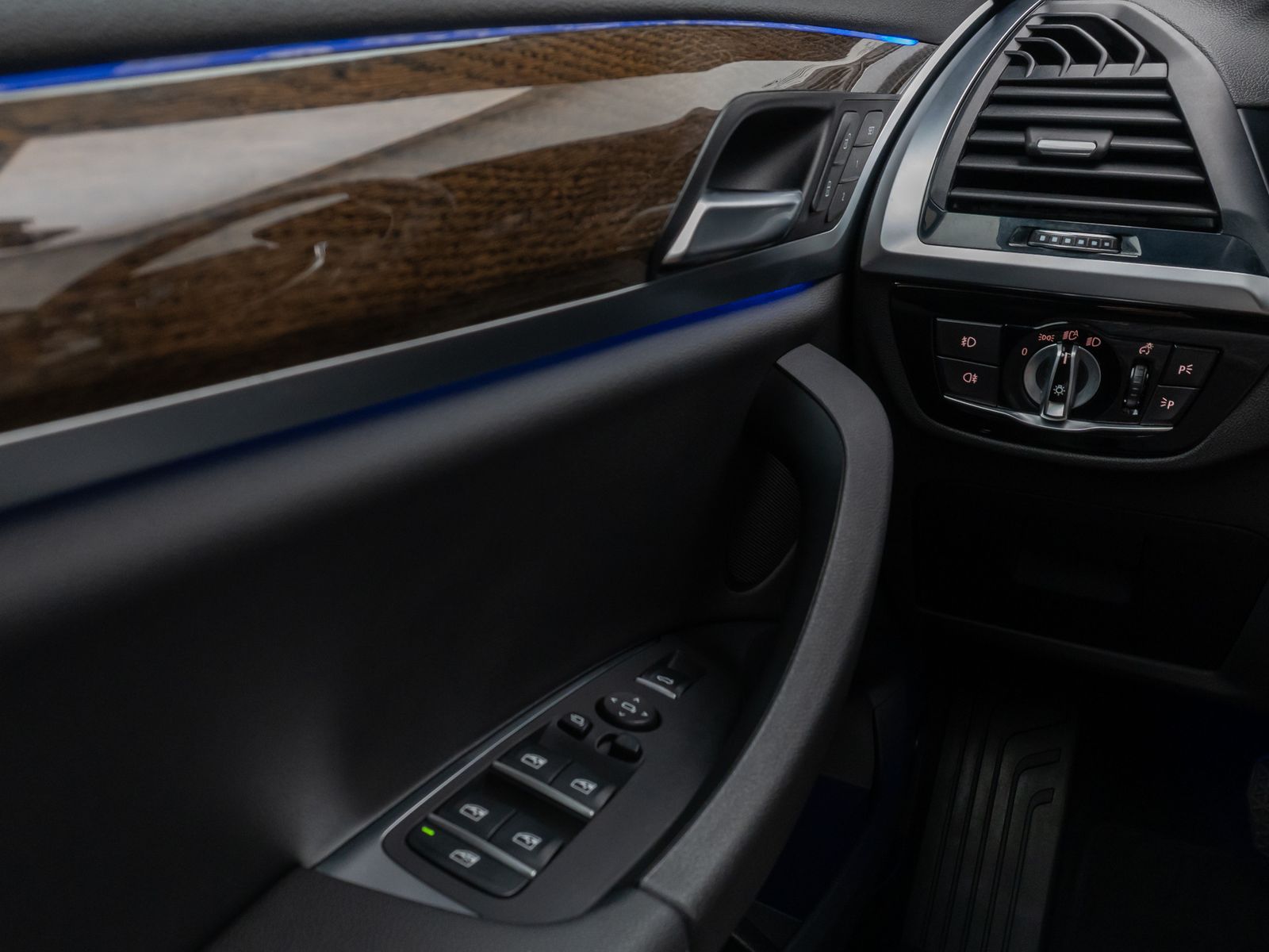 Fahrzeugabbildung BMW X3 xD30i xLine Panoram Kamera HiFi Komfort Sport