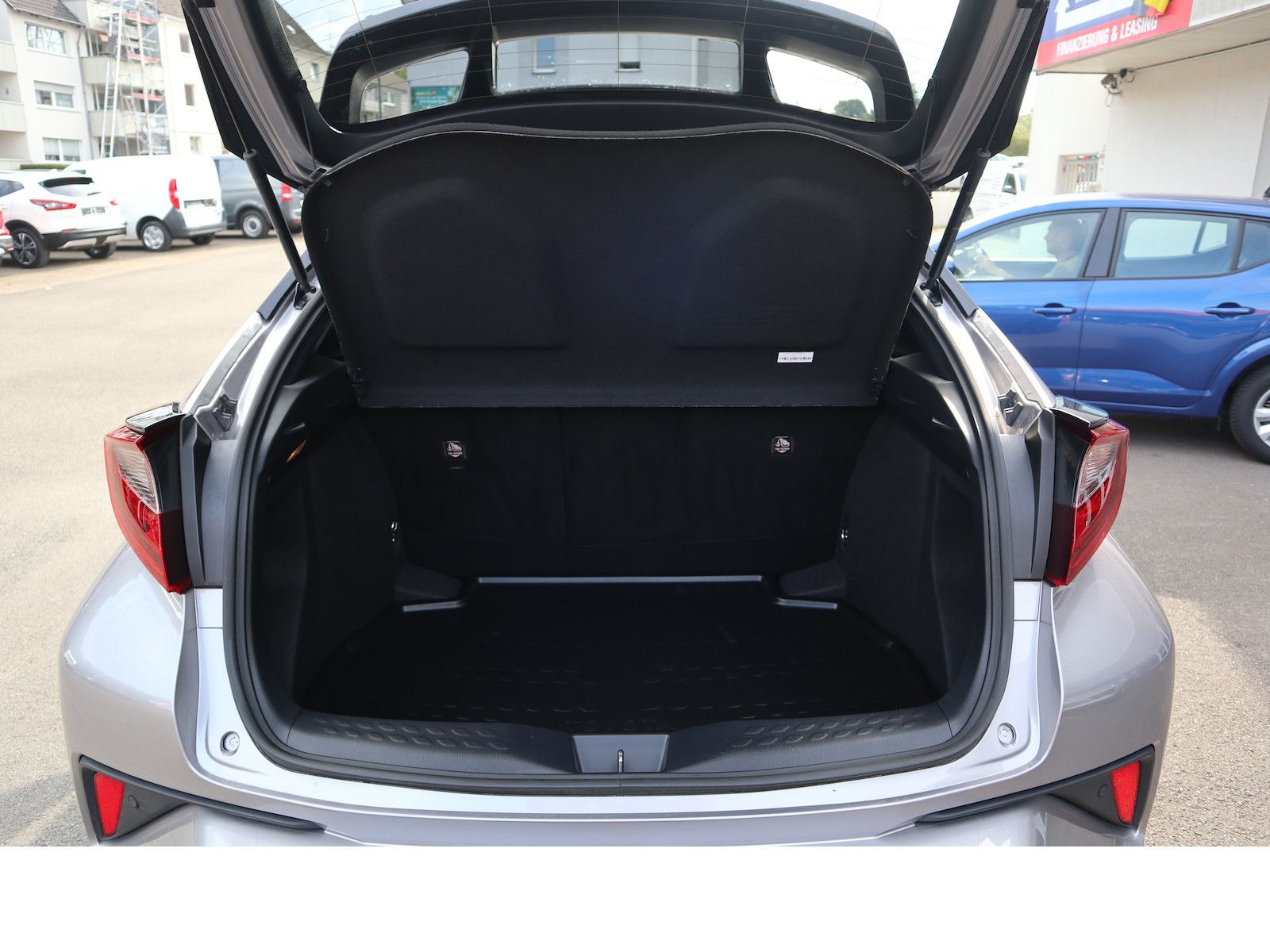Fahrzeugabbildung Toyota C-HR Hybrid Team D Totwink/SHZ/Scheckheftgepfleg