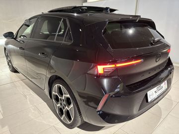 Fotografie 11 des Opel Astra 1.2 Turbo Automatik Ultimate Leder