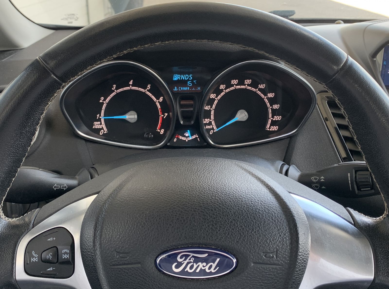 Fahrzeugabbildung Ford Fiesta 1.0 Titanium*AHK*Cam*SHZ*Navi*Klima*