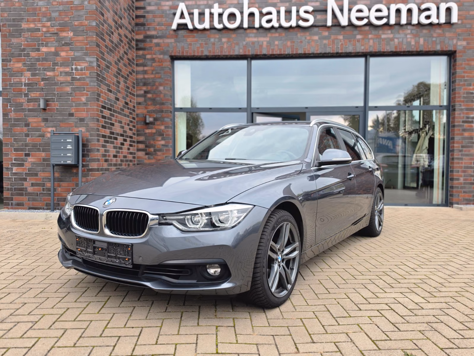 BMW 320 i Touring *Pano*SHZ*