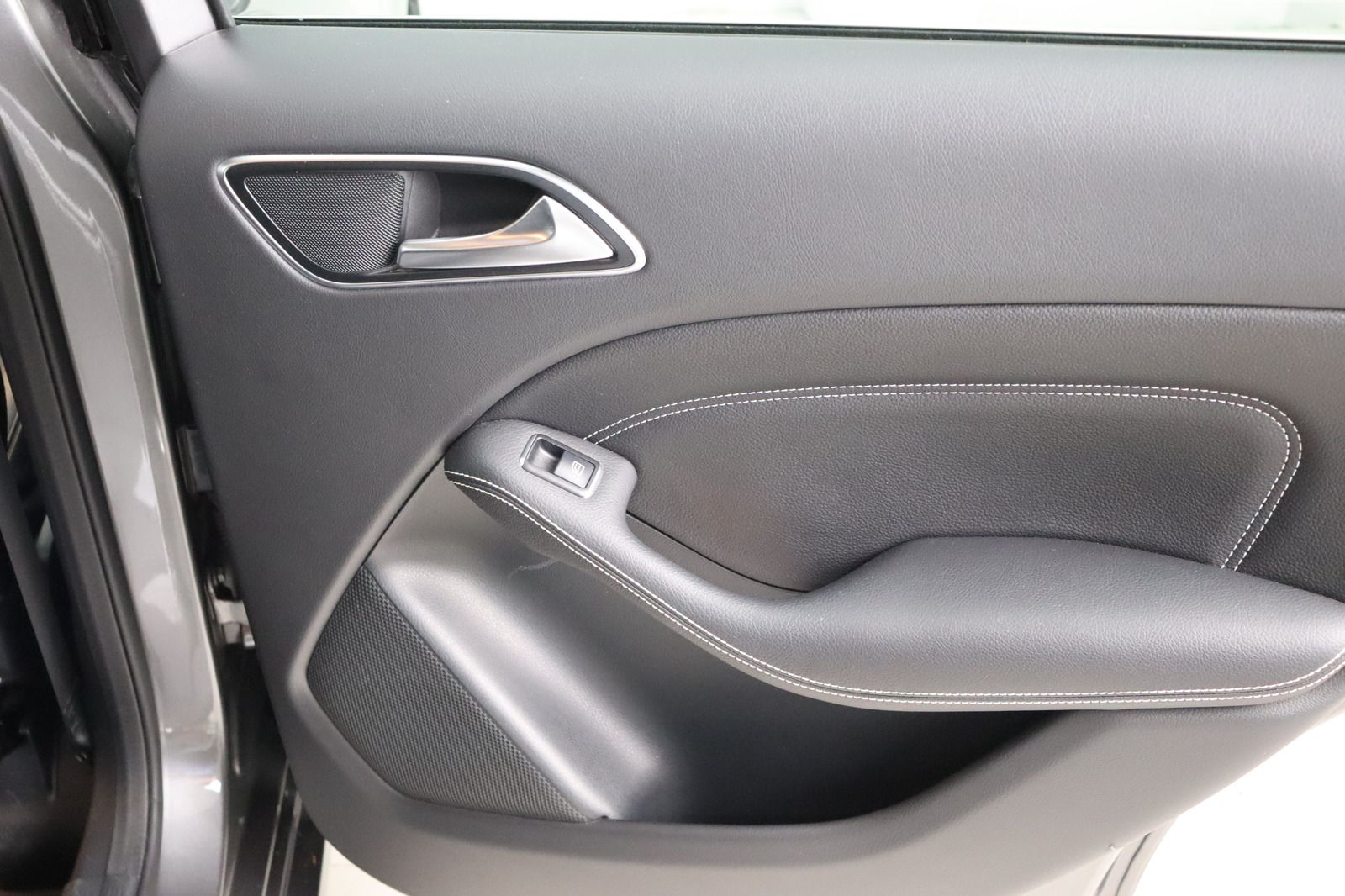 Fahrzeugabbildung Mercedes-Benz B 200 d Sports Tourer * LED * Pano * Edition Urb