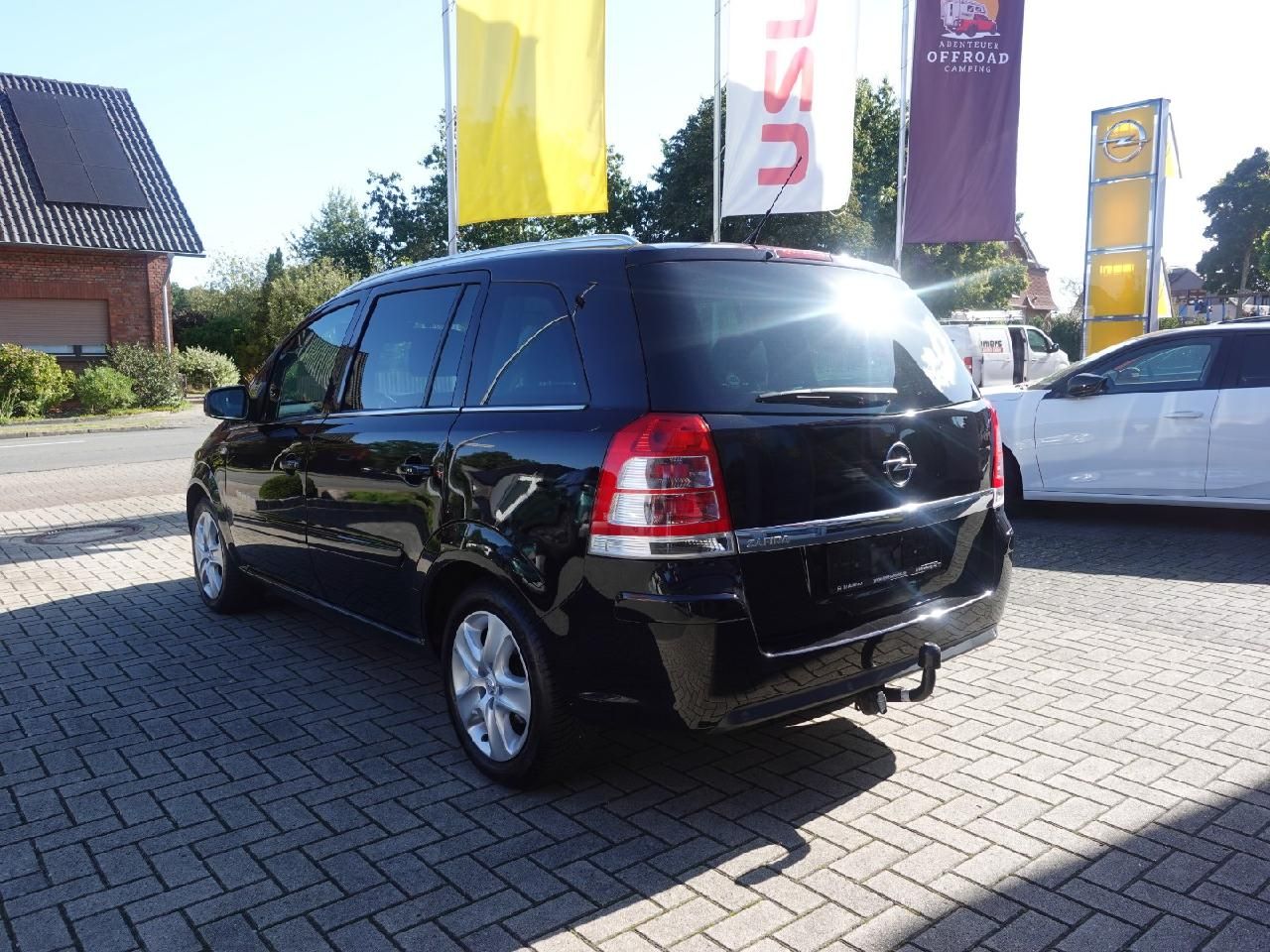 Fahrzeugabbildung Opel Zafira B 1,8 Design Edition 7-Sitzer