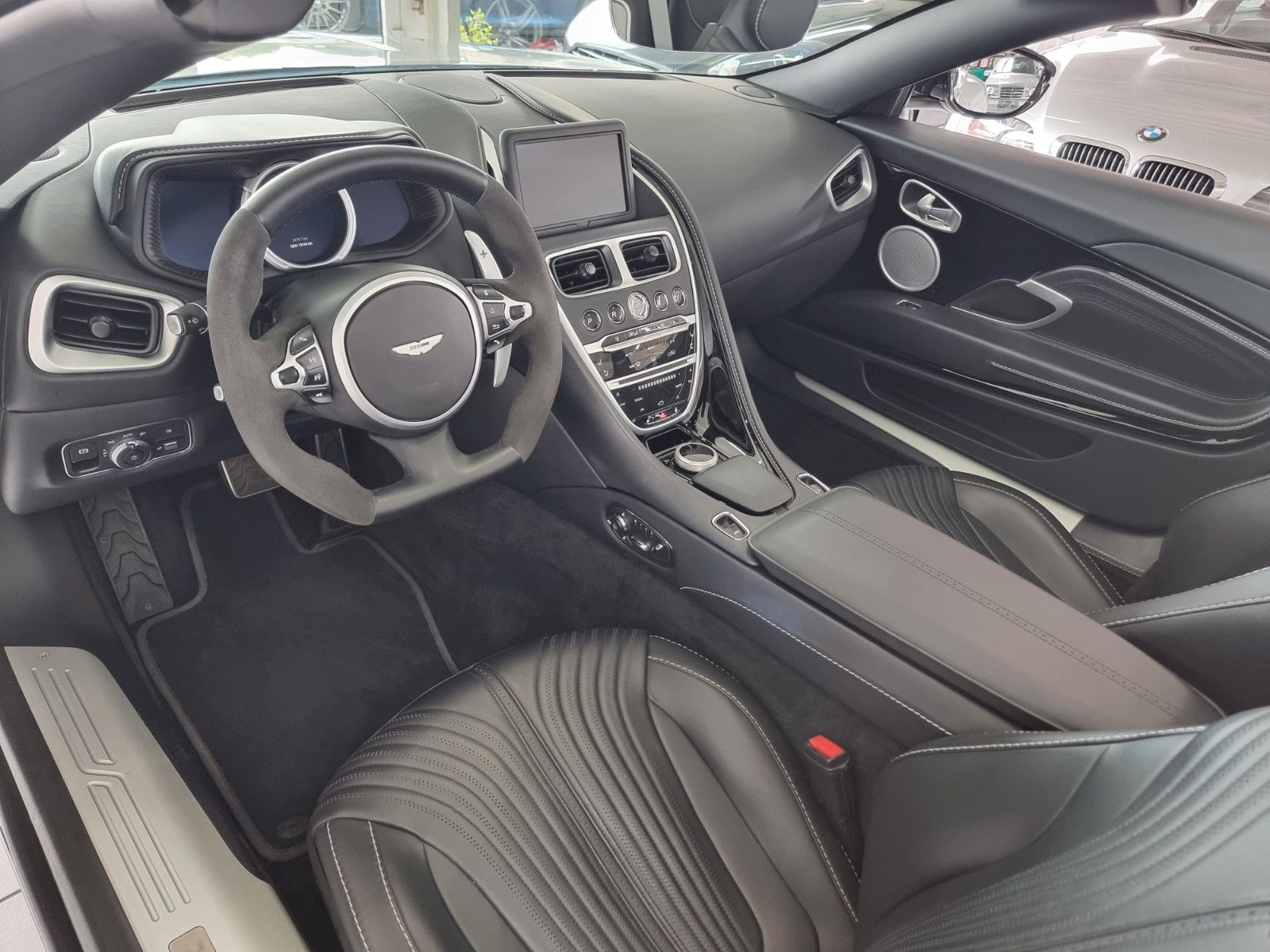 Fahrzeugabbildung Aston Martin DB11 4.0 V8 Last Facelift/Lightning/Like new!