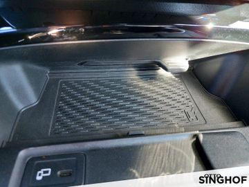 Fahrzeugabbildung Mercedes-Benz A 200 Progressive Standhzg+LED dynam+Rü Kam+Navi
