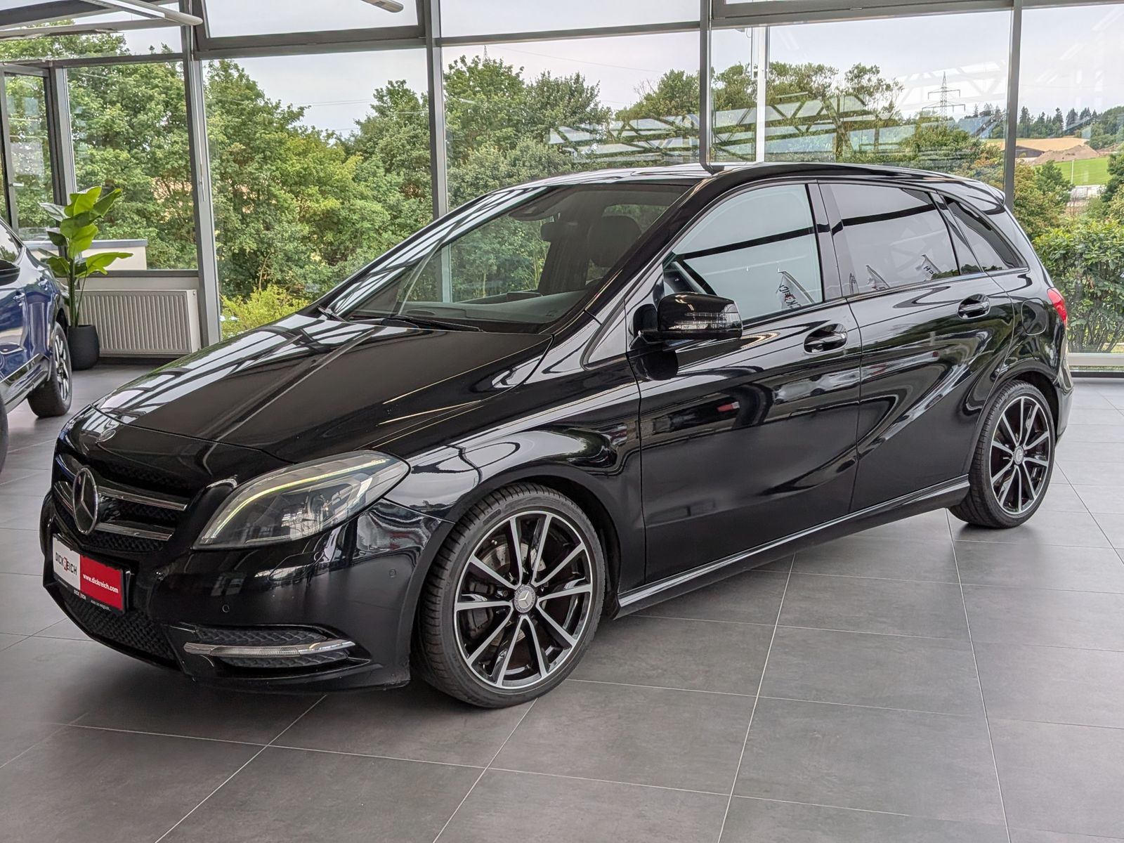 Fahrzeugabbildung Mercedes-Benz B 200 CDI Bi-Xenon Night-Paket PDC SHz Leder 18"