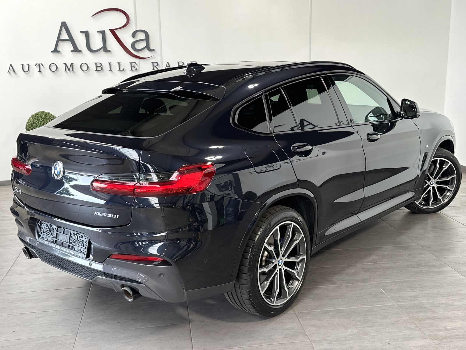 Fahrzeugabbildung BMW X4 xDrive30i M-Sport NAV+LED+PANO+360°+20ZO+HIFI