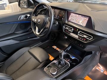 BMW 118 d Sport Line *LED*PDC*CARPLAY*TOUCH*SHZ*TEMP