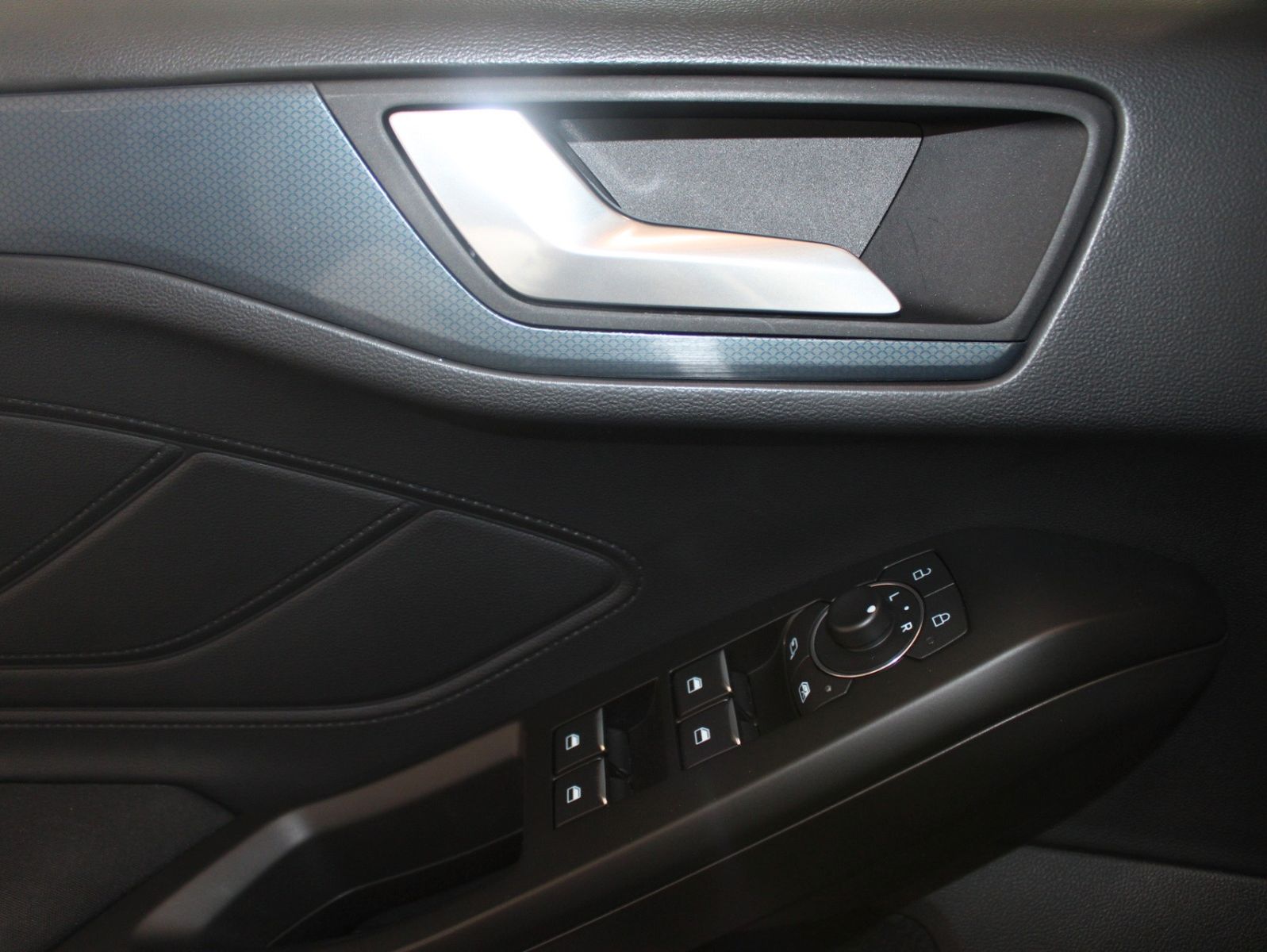 Fahrzeugabbildung Ford Focus Active Turnier LED NAVI WinterPaket uvm.