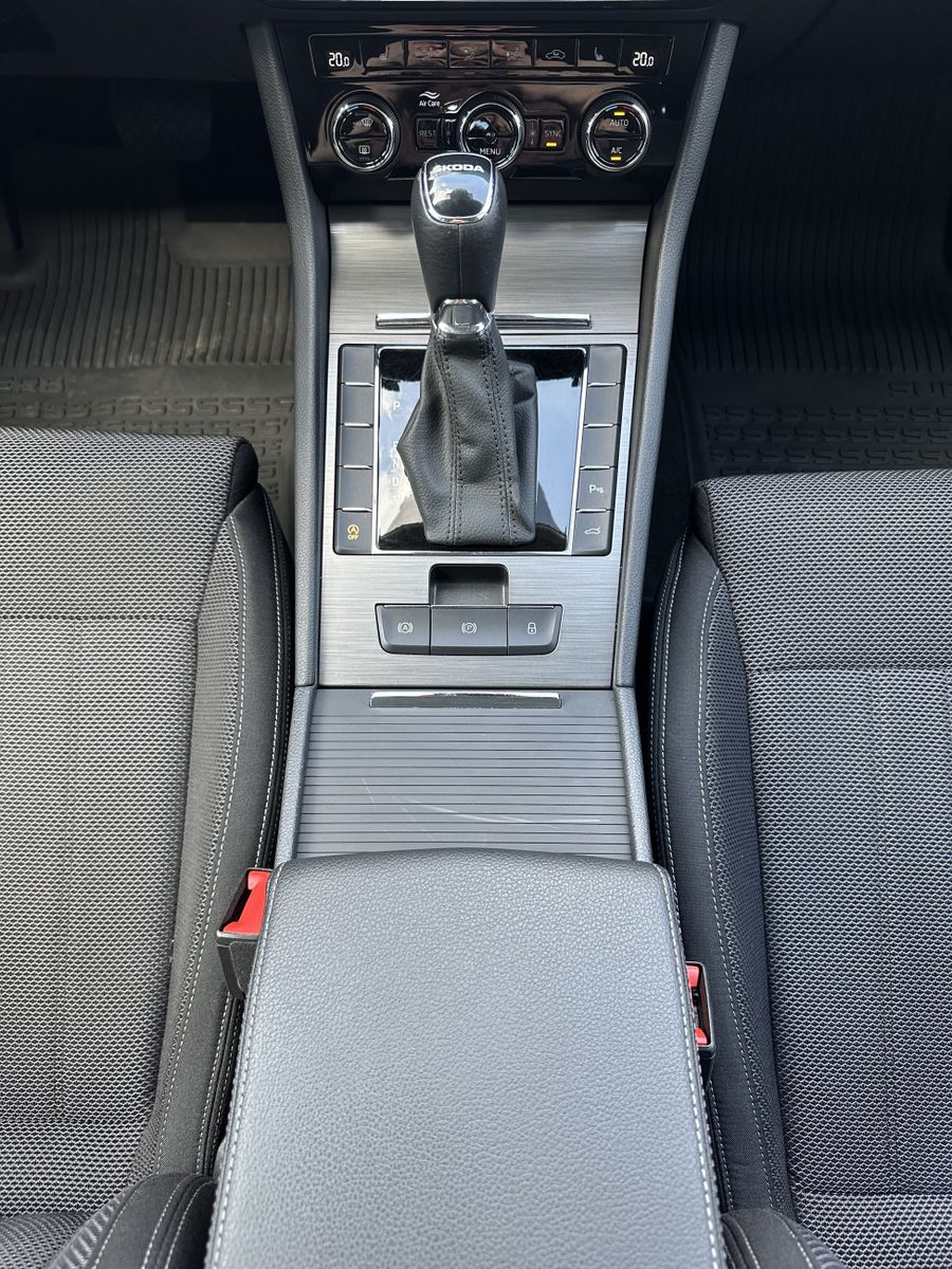 Fahrzeugabbildung SKODA Superb 2.0 TDI DSG Style NAV+MATRIX+AHK+ACC+VC