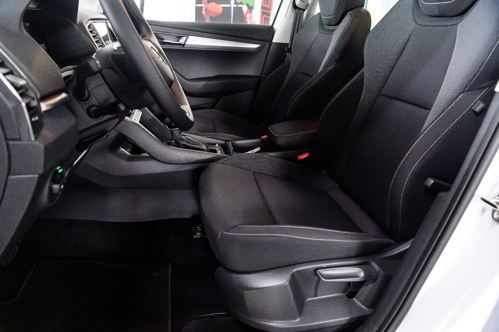 Fahrzeugabbildung SKODA Karoq Ambition 1.5 TSI DSG LED+ACC+KAM