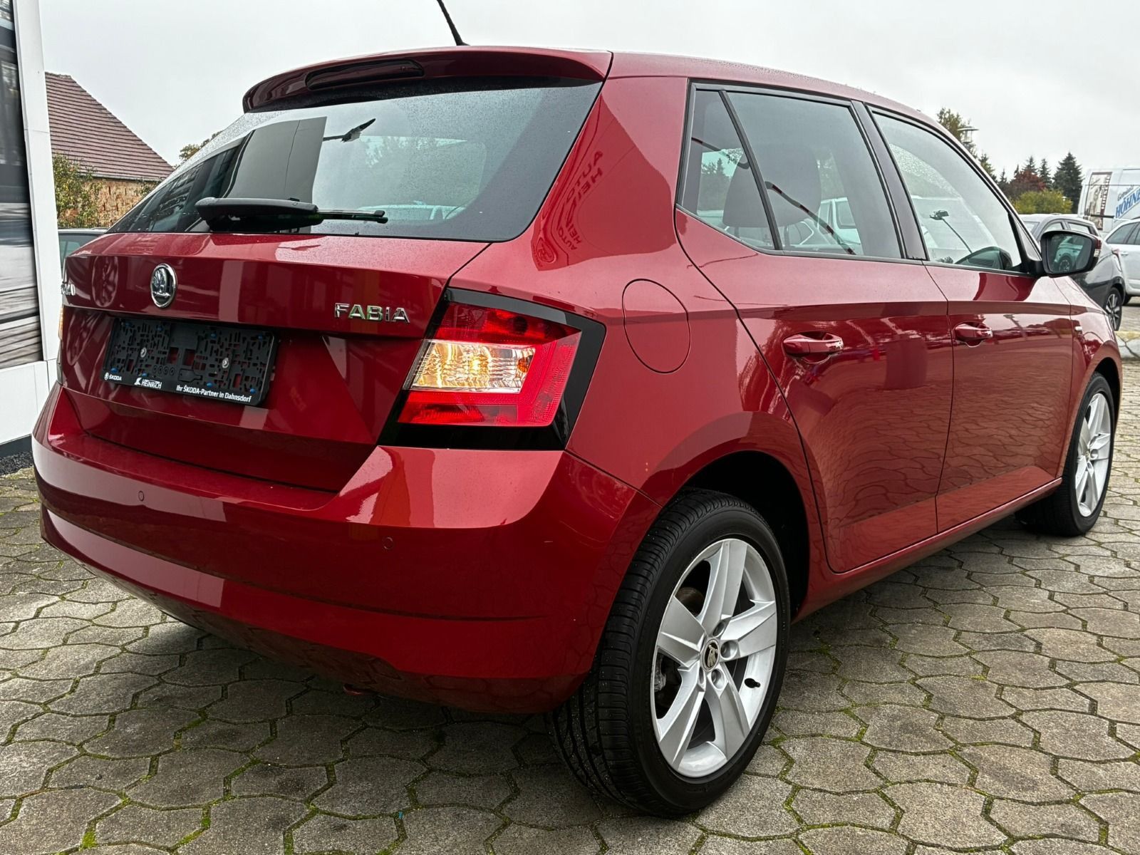 Fahrzeugabbildung SKODA Fabia 95PS 5-Gang*GRA*PDC*Climatronic*Euro6