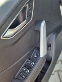 Fahrzeugabbildung Audi Q2 35 TFSI S tronic design LED NAVI PDC