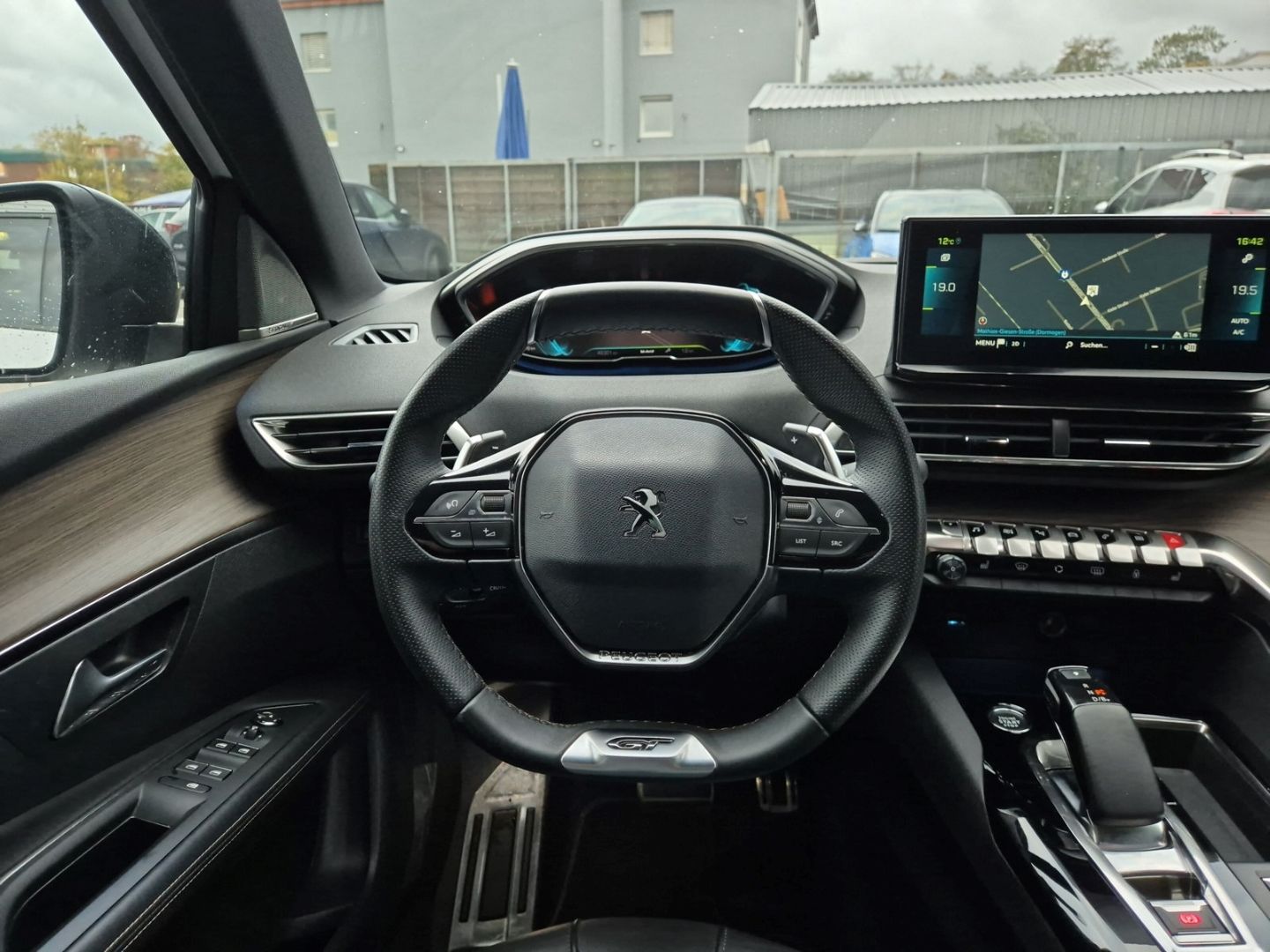 Fahrzeugabbildung Peugeot 3008 Hybrid 225 GT El. Panodach Navi Leder Digit