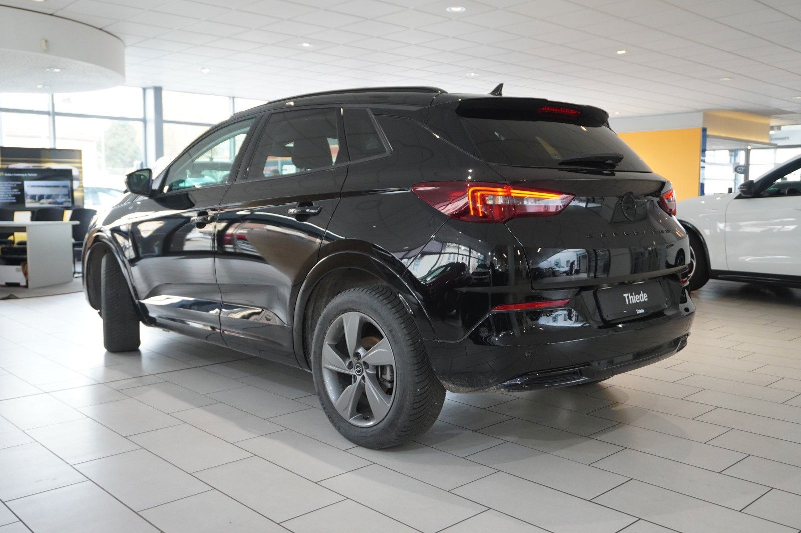 Fahrzeugabbildung Opel Grandland (X) 1.2T GS LINE NAVI/LED/KAMERA/SPORT