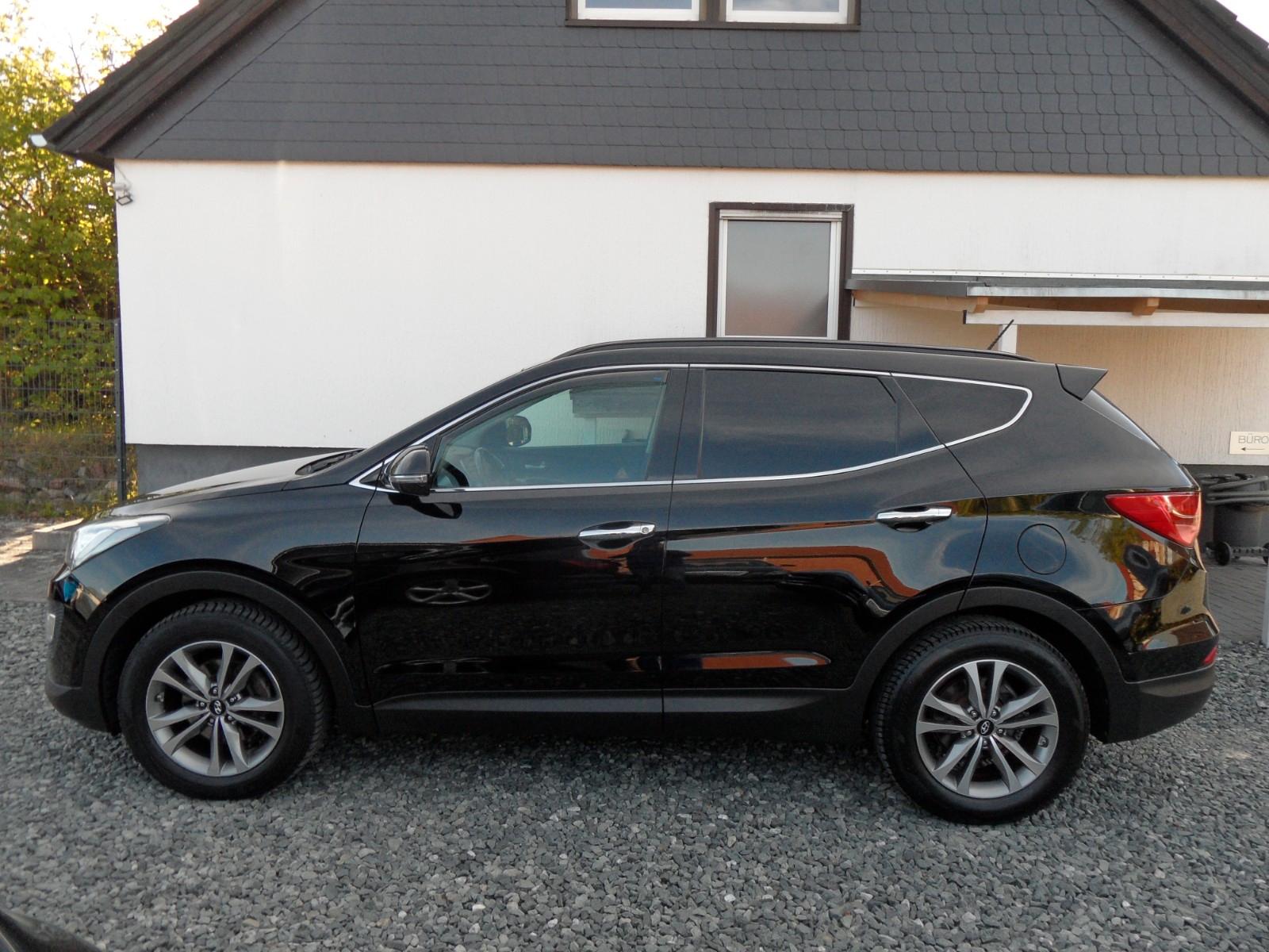 Hyundai Santa Fe 2,2 CRDI, 4WD, Automatic,erst 61.200 KM