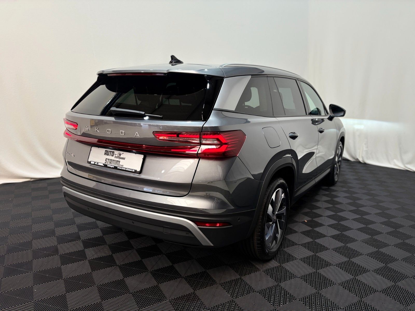 Fahrzeugabbildung SKODA Kodiaq Selection / 7Si / AHK / Matrix / 360°