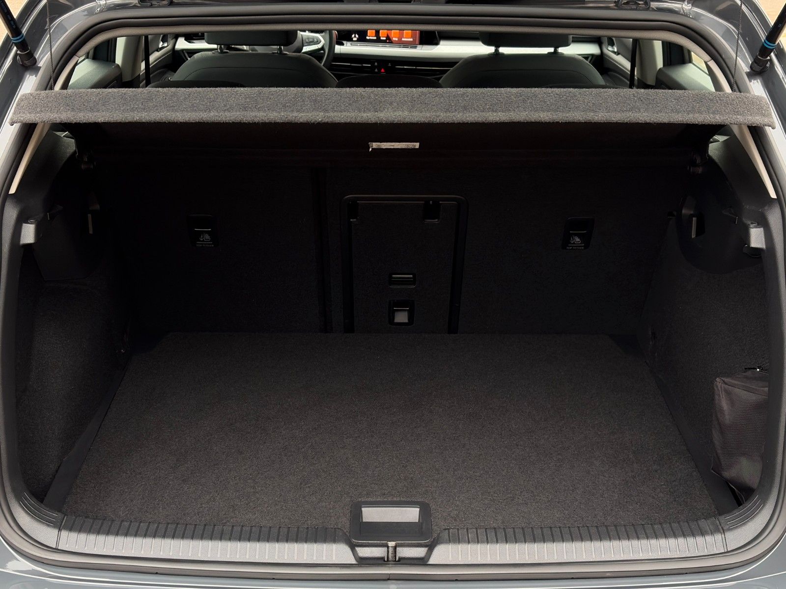 Fahrzeugabbildung Volkswagen Golf 1.5 TSI Life ACC LKAS PDC SHZ 3Z-Klima LED