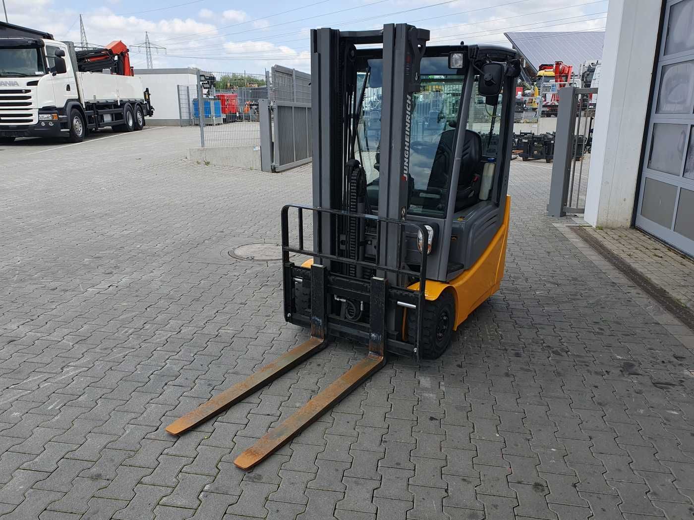 Fahrzeugabbildung Jungheinrich EFG 215 / Triplex: 4.25m! / SS / nur 1.368h!