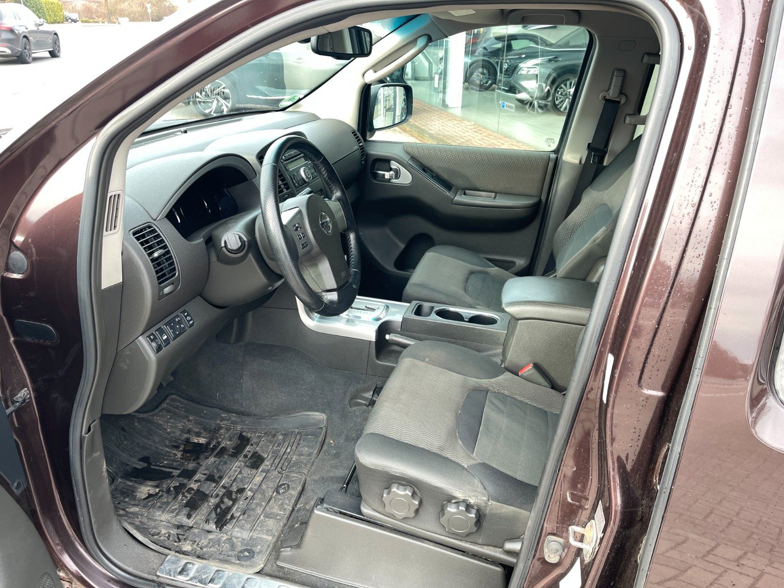 Fahrzeugabbildung Nissan Pathfinder 2.5 dCi SE