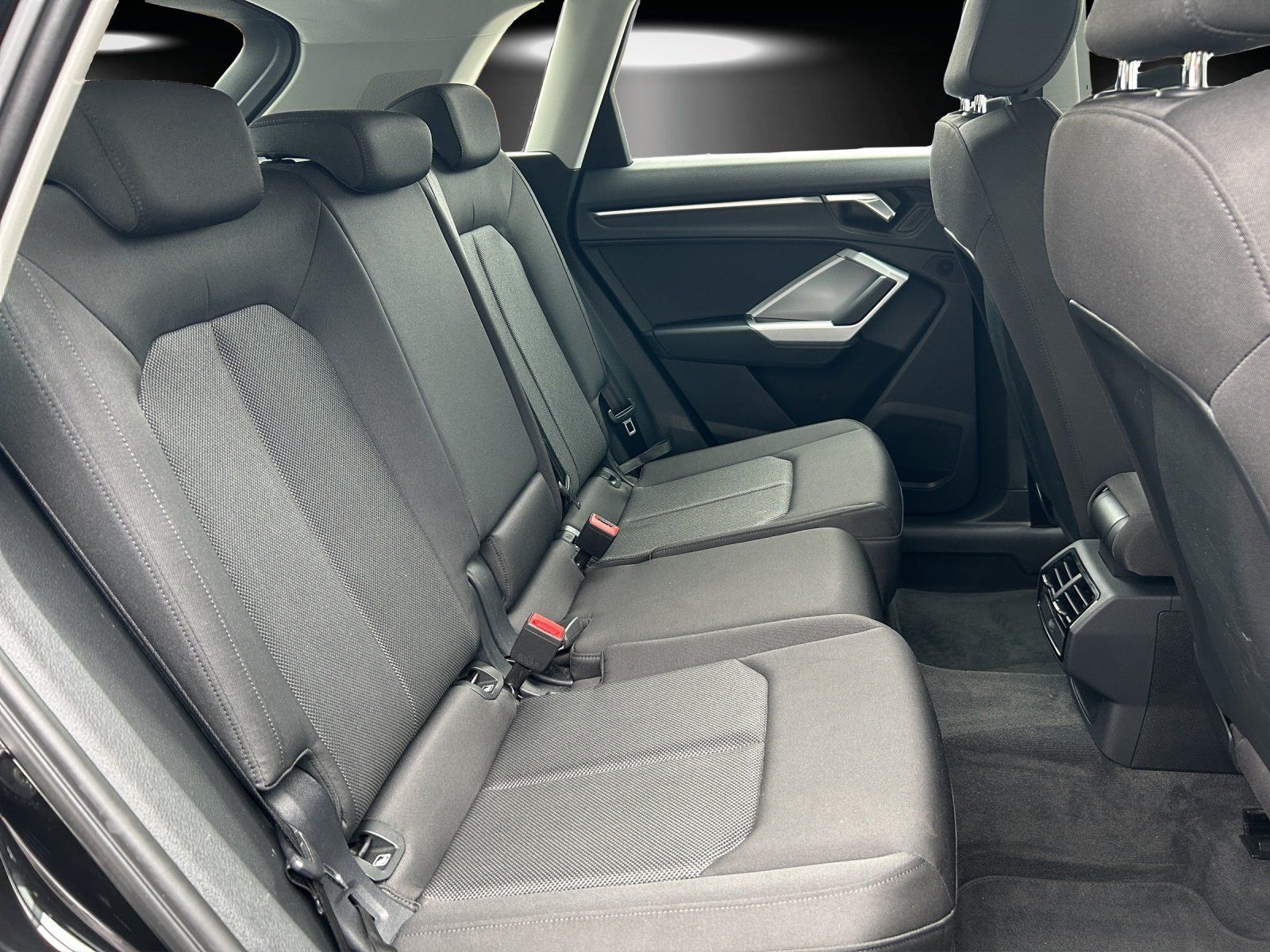 Fahrzeugabbildung Audi Q3 35 1.5 TFSI S-Tr./VIRTUAL/LED/MMI-NAVI+/SHZ/