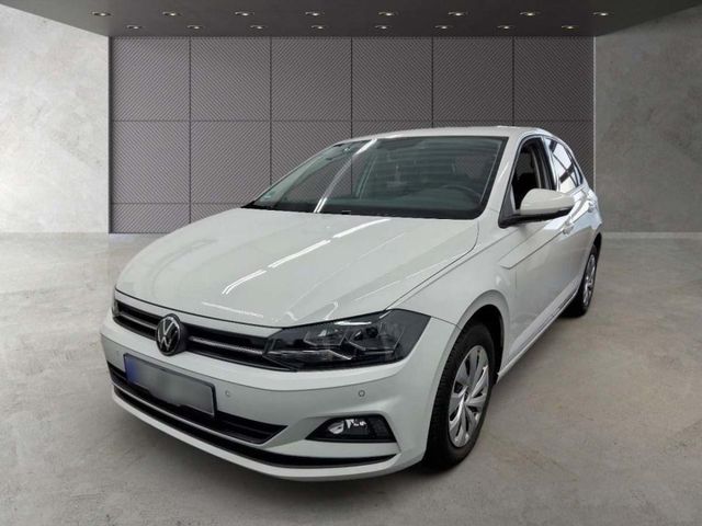 Volkswagen Polo VI PDC/LM/AppleCarPlay