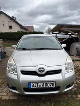 Toyota Corolla Verso 2.2-l-D-4D - - Toyota Corolla Verso mit Diesel-Antrieb: 2.2