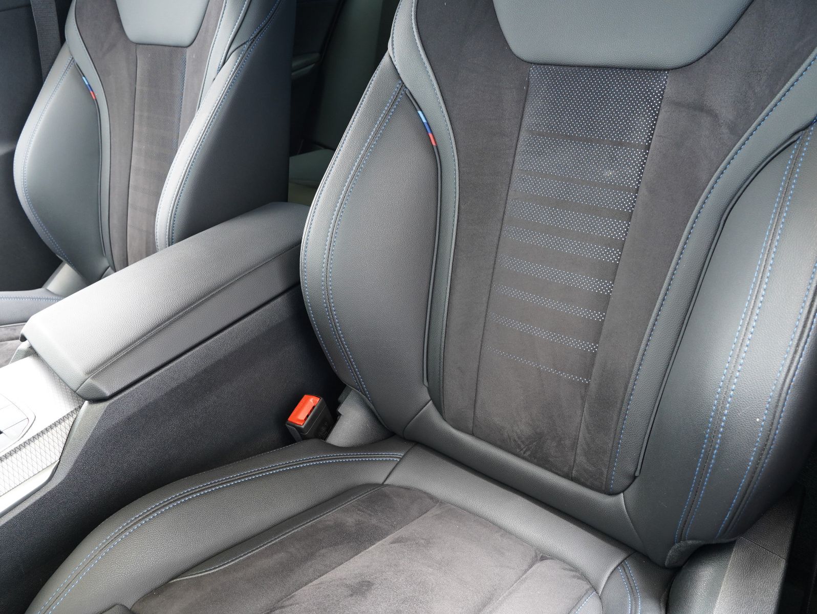 Fahrzeugabbildung BMW 320 e Touring M Sport FACELIFT/WIDESCREEN/HEADUP