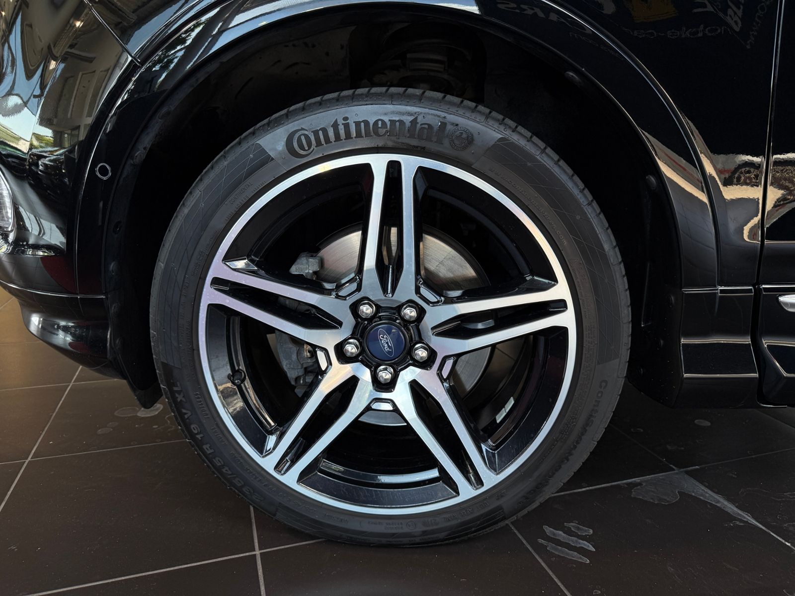 Fahrzeugabbildung Ford Kuga Vignale Allrad PANO AHK SONY XENON