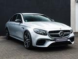 Mercedes-Benz E 63 AMGs Schale non OPF Service Neu - gebrauchte Mercedes-Benz E 63 AMG aus dem Jahr 2018