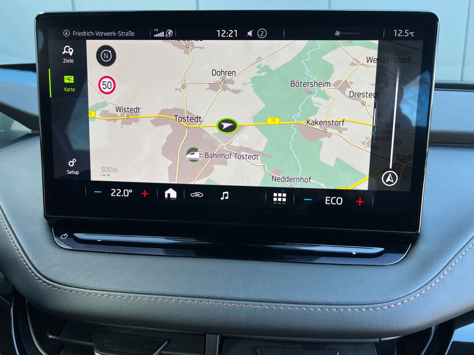 Fahrzeugabbildung SKODA Enyaq iV 80 Founders Edition *Wärmepumpe, Navi,