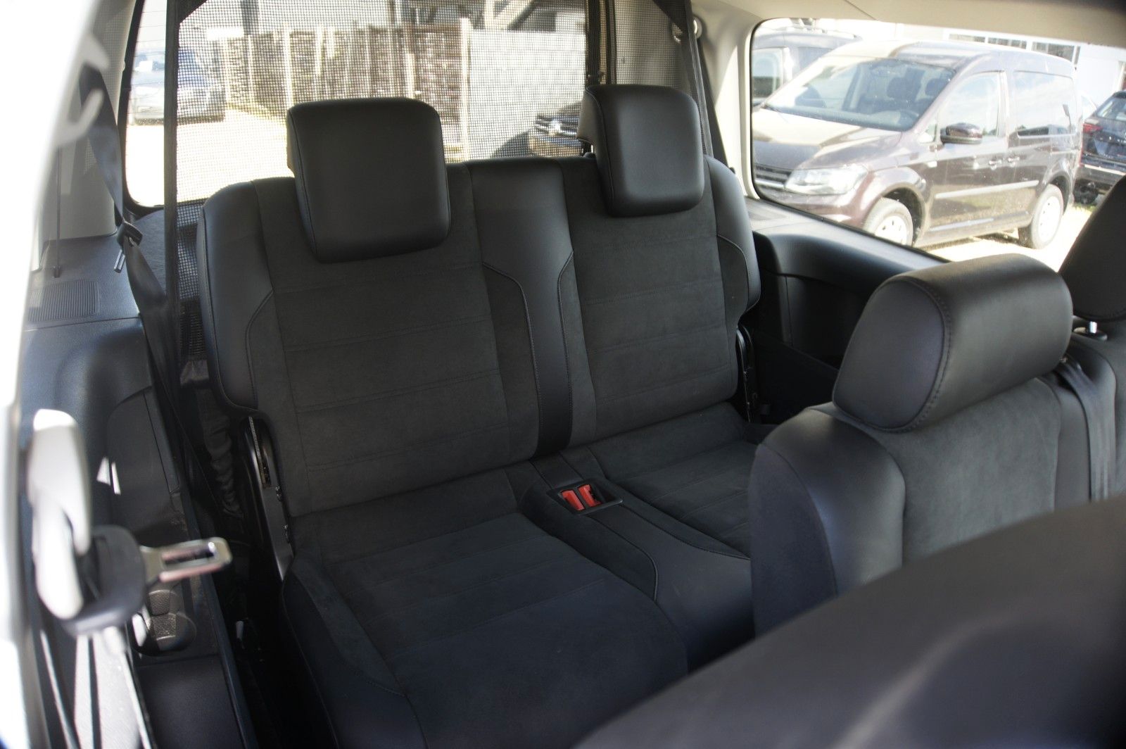 Fahrzeugabbildung Volkswagen Caddy 2.0 TDI Maxi High 7-SITZER NAVI AHK ACC XE