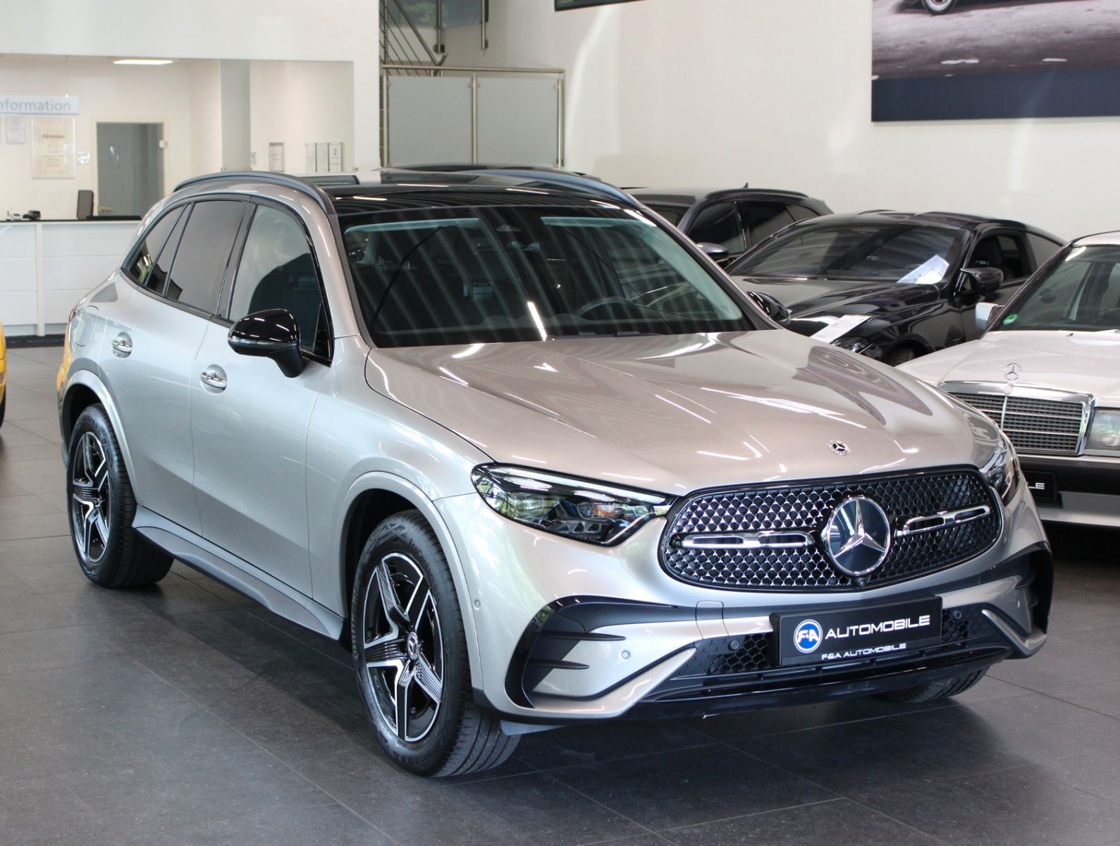 Fahrzeugabbildung Mercedes-Benz GLC 200 4Matic AMG Line*Pano*Burmester*Ambiente