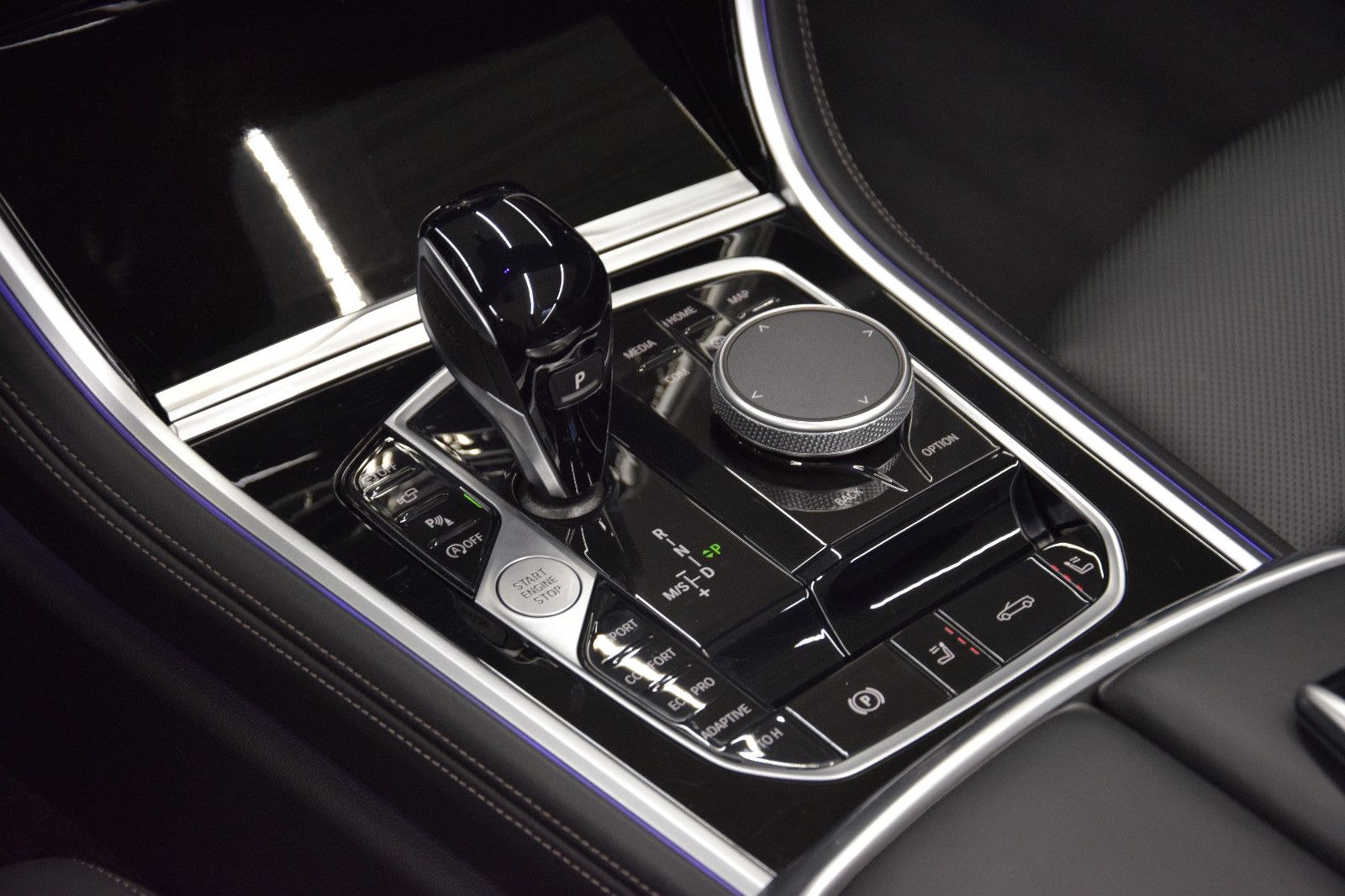 Fahrzeugabbildung BMW 840i M Sport Pro Cabrio HuD Sitzlklima Laser B&W