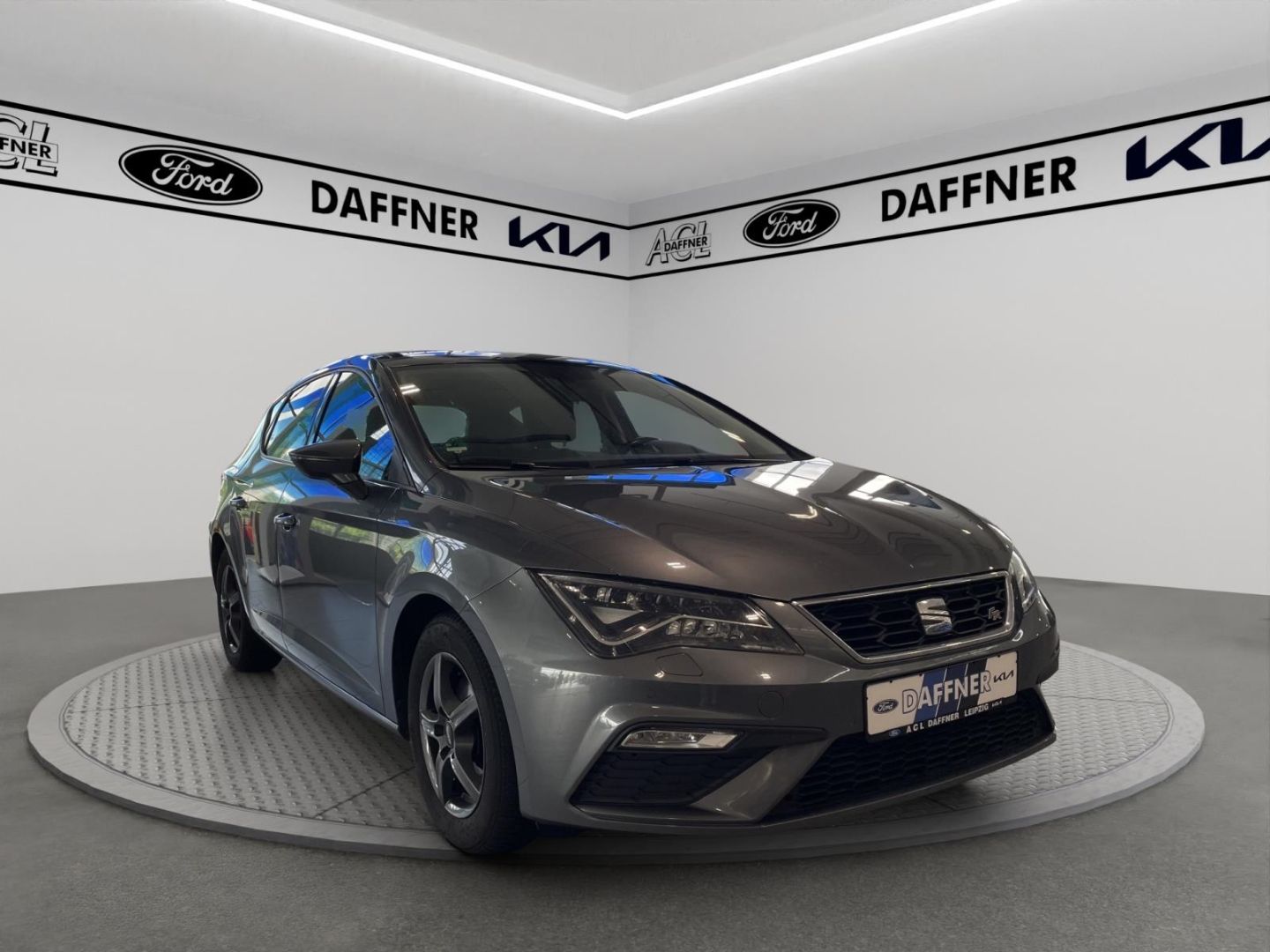 Fahrzeugabbildung SEAT Leon FR PANORAMADACH PDC Navi Tempomat