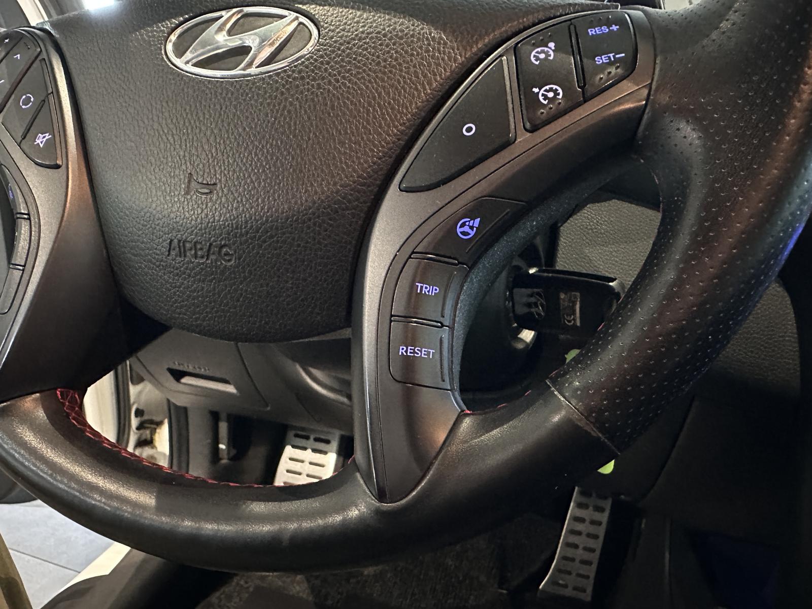 Hyundai i30 Turbo *1. HAND, NAVI, RFK, SCHECKHEFT*