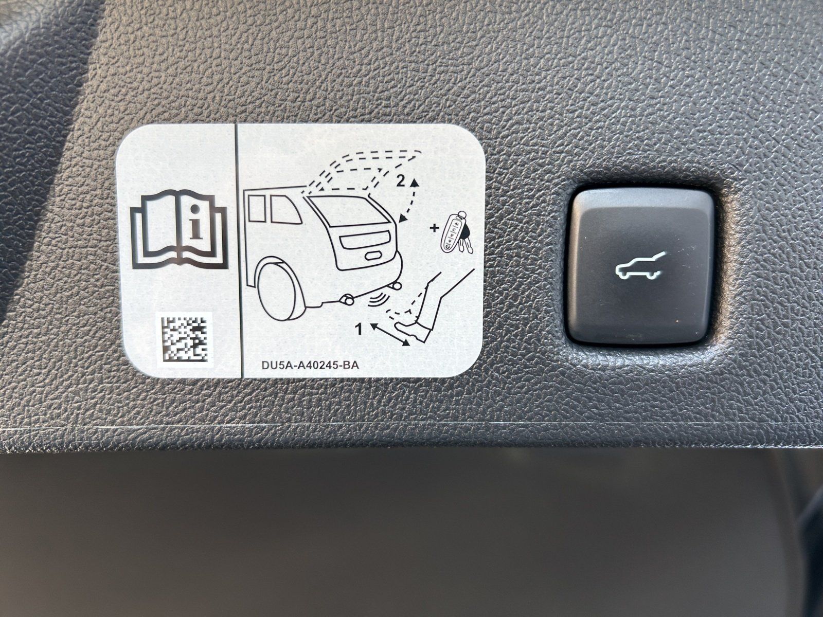 Fahrzeugabbildung Ford Kuga 2.5 PHEV Titanium Aut./KAMERA/SHZ/LHZ/NAVI/