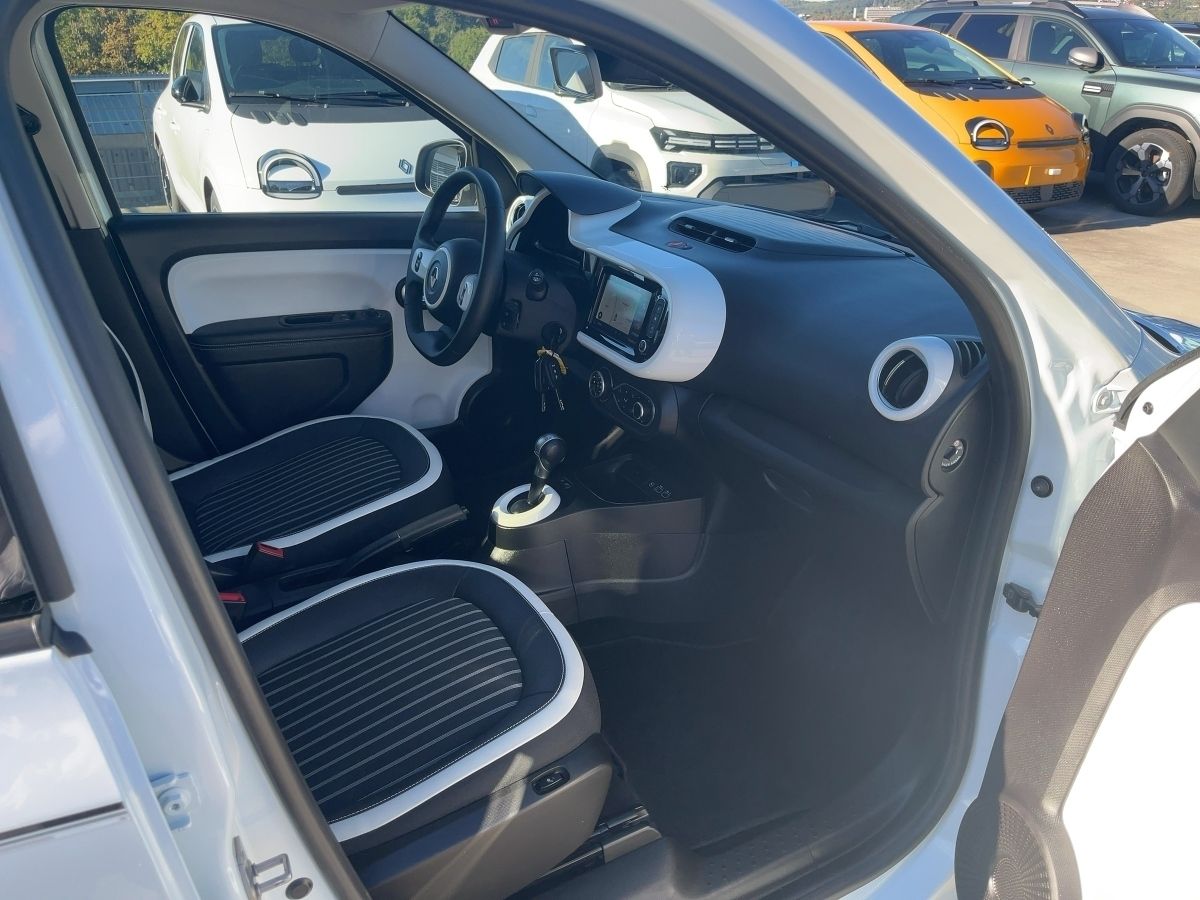 Fahrzeugabbildung Renault Twingo E-TECH 100% el. E-Tech 100% elektrisch - mit KI generiert/bearbeitet