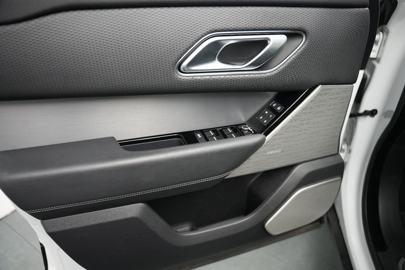 Fahrzeugabbildung Land Rover Range Rover Velar R-Dynamic SE*Pano*HUD*Meridian