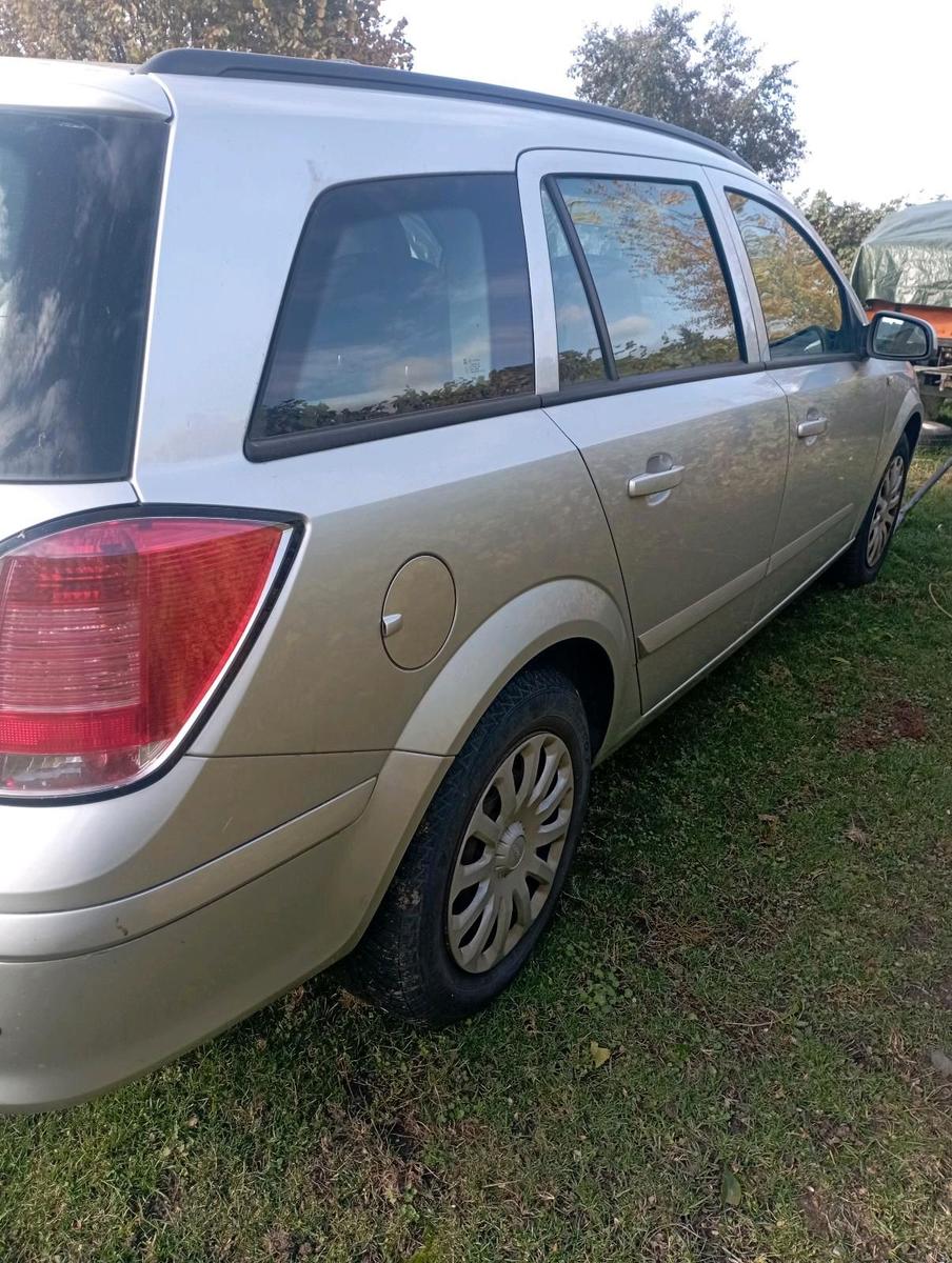 Opel Astra 2006 — салон