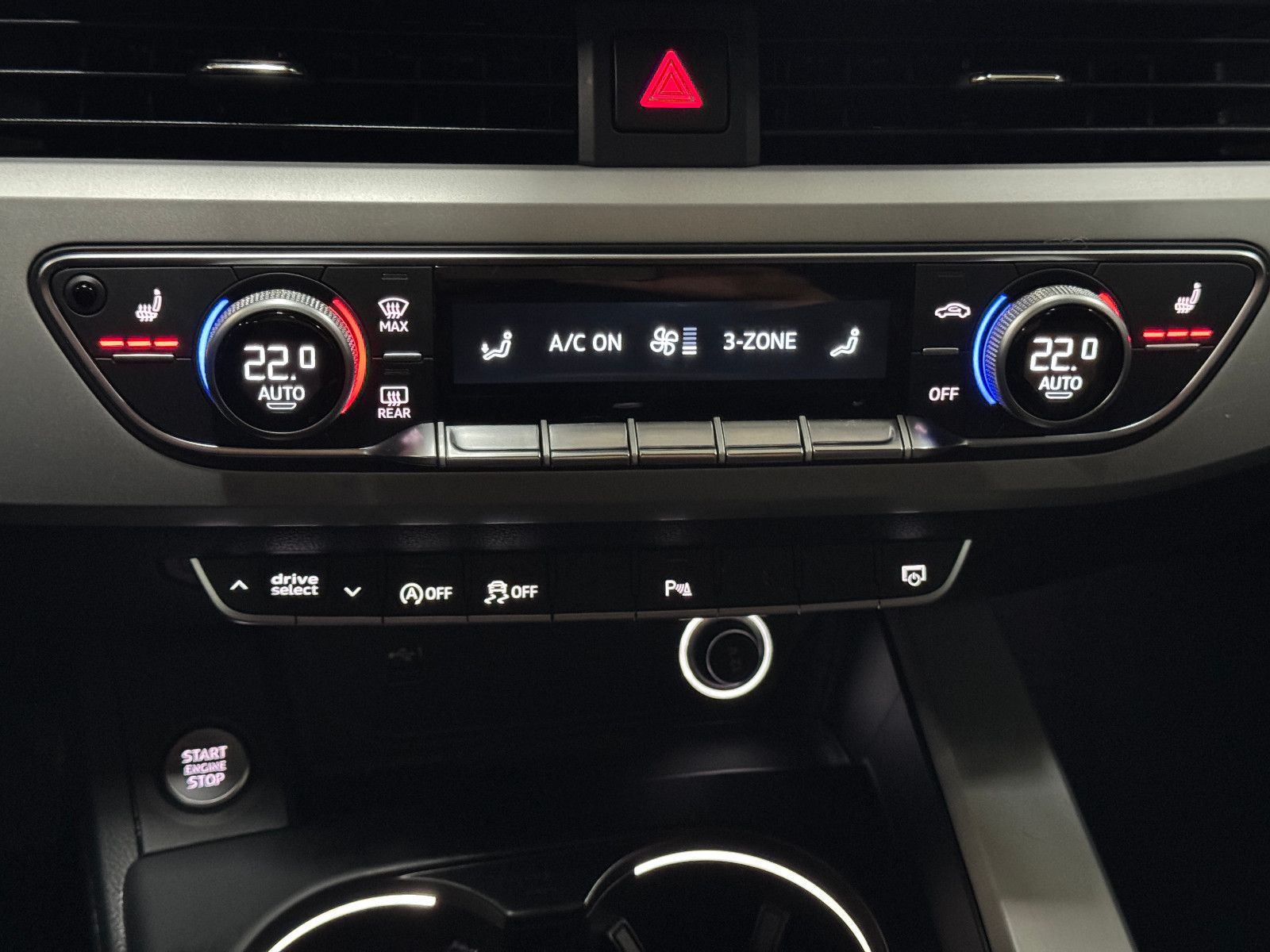 Fahrzeugabbildung Audi A4 45 TDI QUATTRO 2X S-LINE BLACK EDITION 19´RS