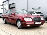 Mercedes-Benz E 220 124 LIMO/LEDER/SCHIEBED./SHZ/TEMPOM./KLIMA - Mercedes-Benz E 220: Rot, Leder