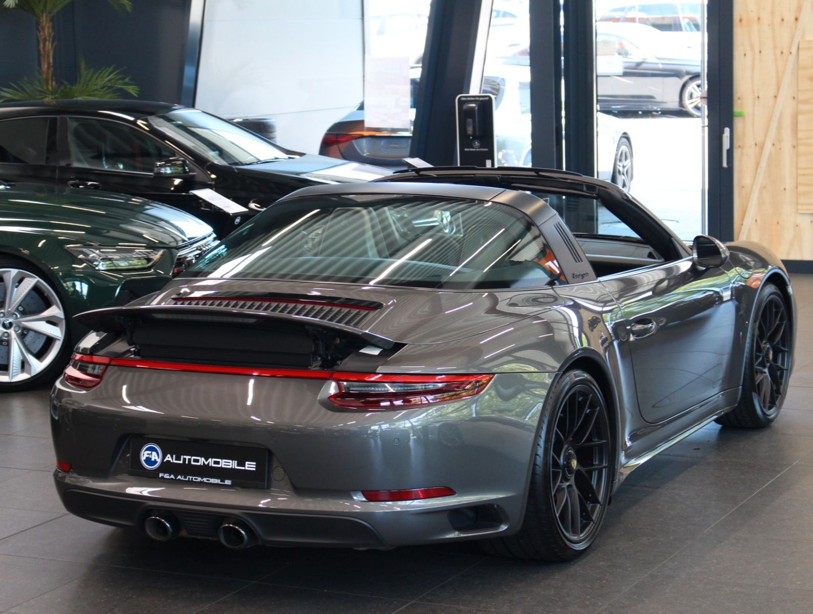 Fahrzeugabbildung Porsche Targa 4 GTS Sport Chrono*Carbon*2.Hand*MWST