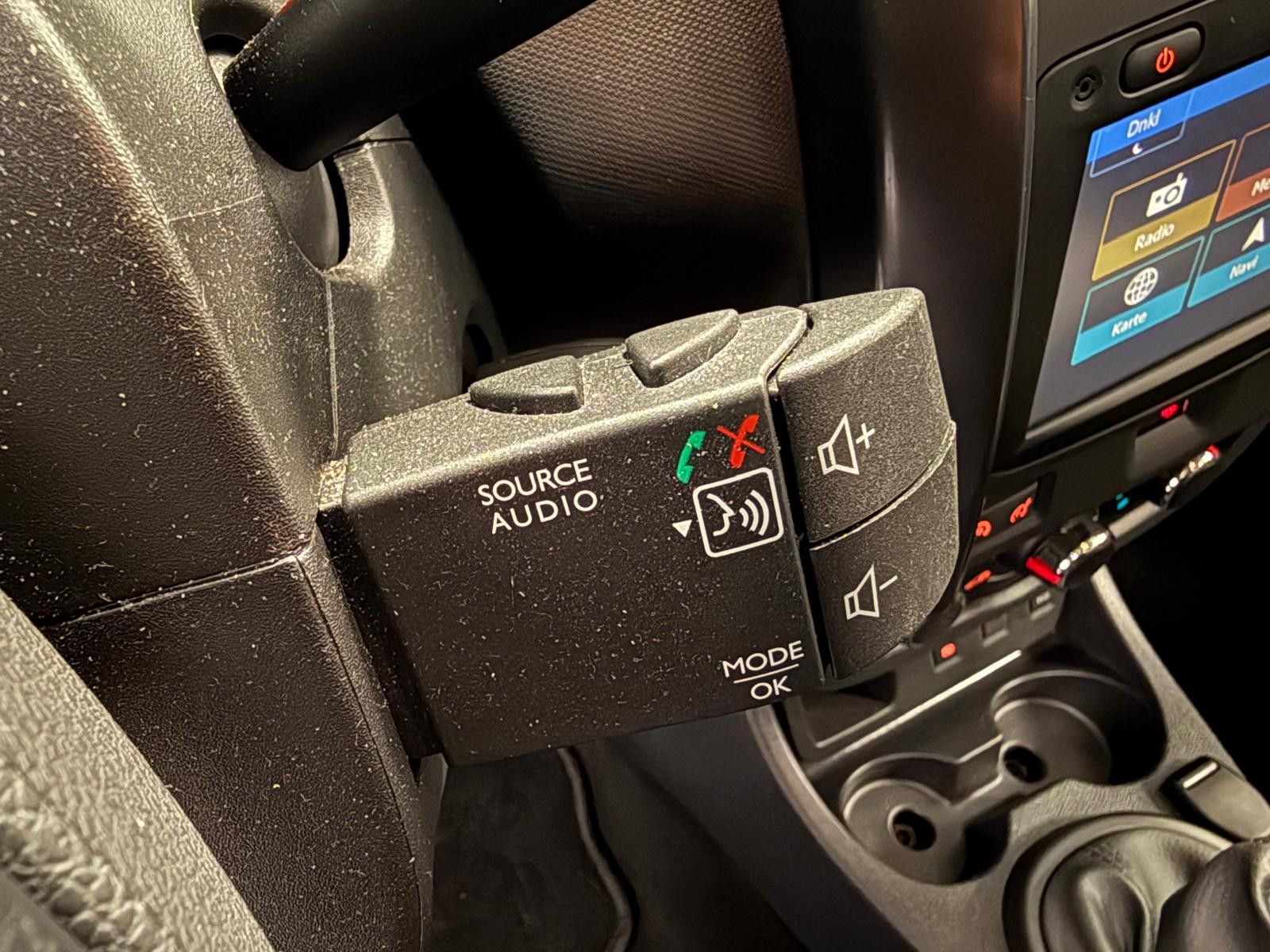 Fahrzeugabbildung Dacia Duster I Laureate /8.FACH BEREIFT/NAVI/KLIMA/AHK