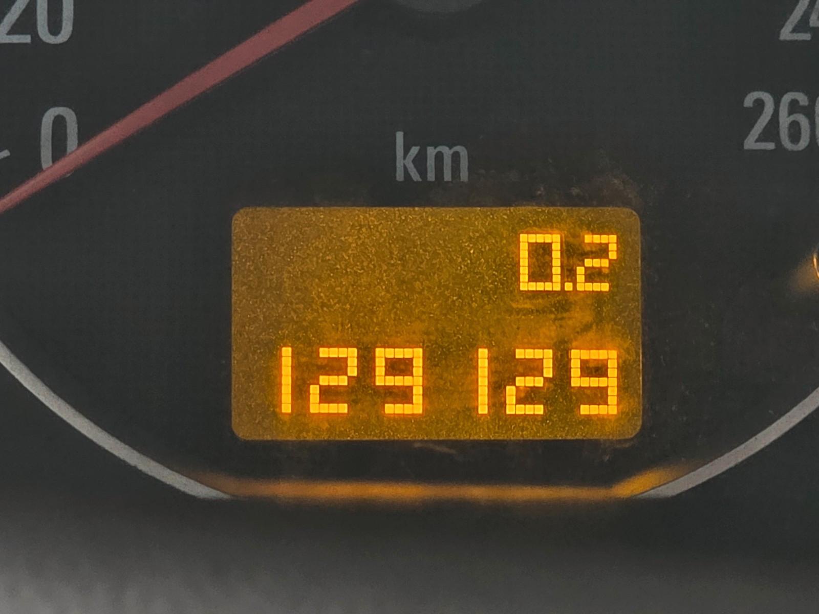 Opel Vectra 2004 — photo 37