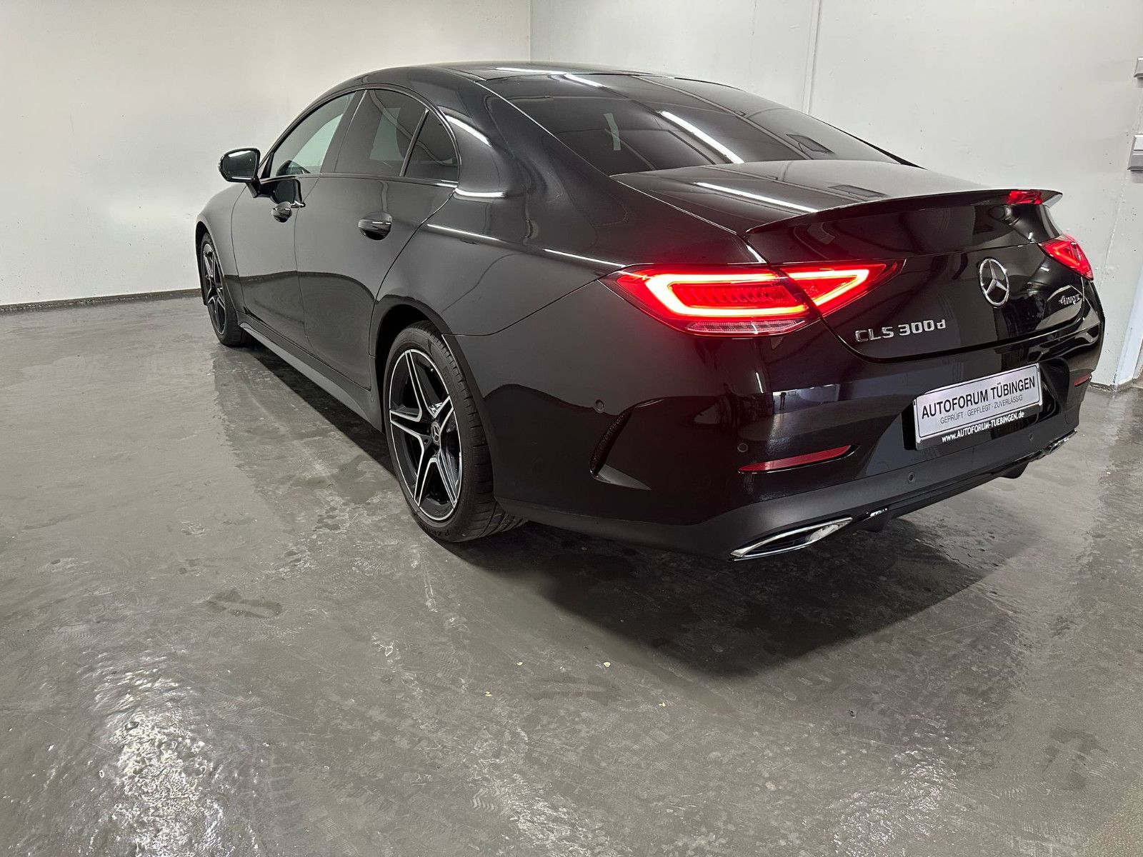 Fahrzeugabbildung Mercedes-Benz CLS 300 d 4MATIC AMG-LINE*NIGHT*KAMERA*AMBILI*