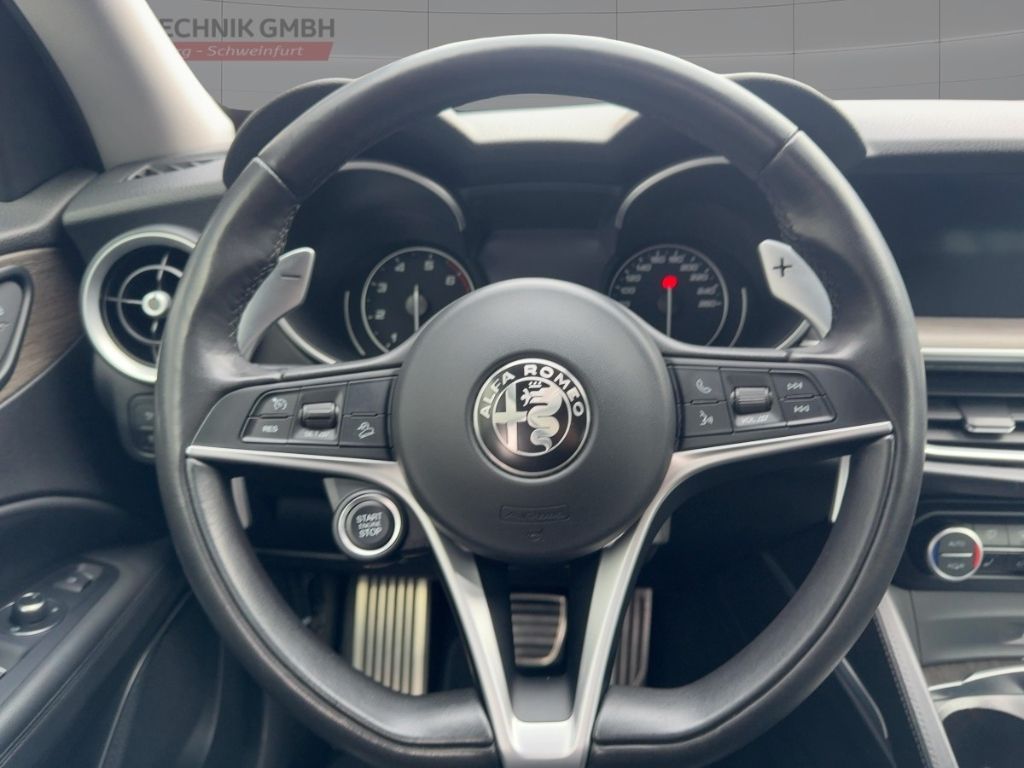 Fahrzeugabbildung Alfa Romeo Stelvio First Edition ALLRAD NAVI  HI-FI